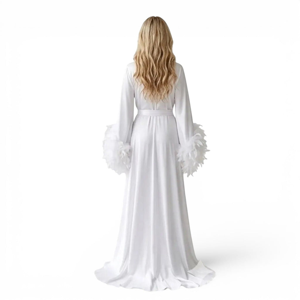 Kimono Satin Femme Plumes Traîne Blanc Luxe | Le Monde du Peignoir