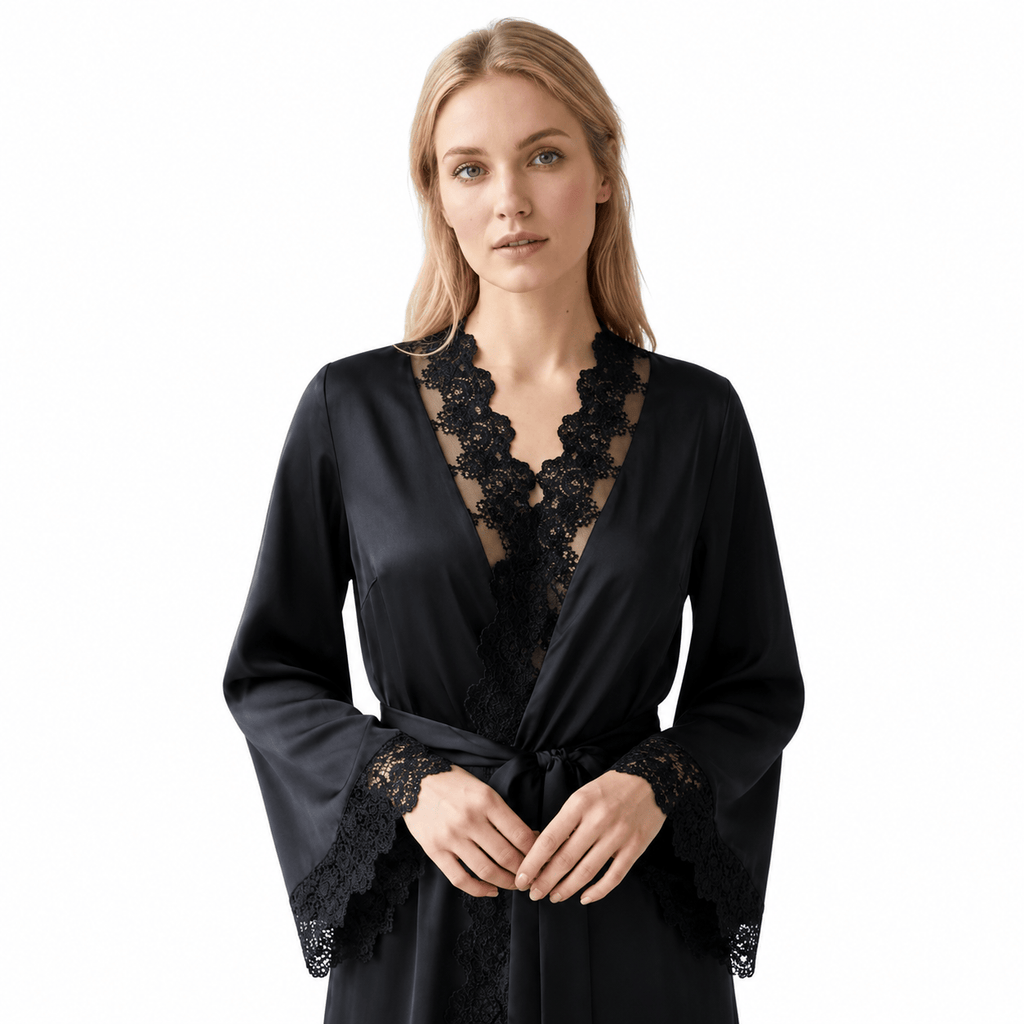 Kimono Satin Noir Femme Dentelle Manches Longues | Le Monde du Peignoir